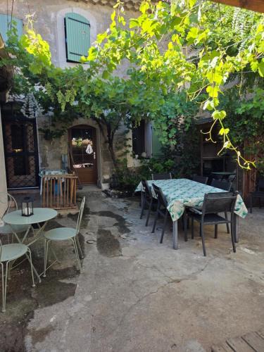 Capestang House | maison de campagne avec jaccuzi à bulles