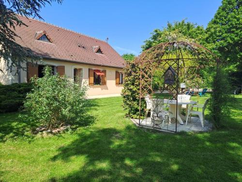 Le Merlerault House | Maison de campagne calme - 3 chambres, jardin clos, WiFi - FR-1-497-173