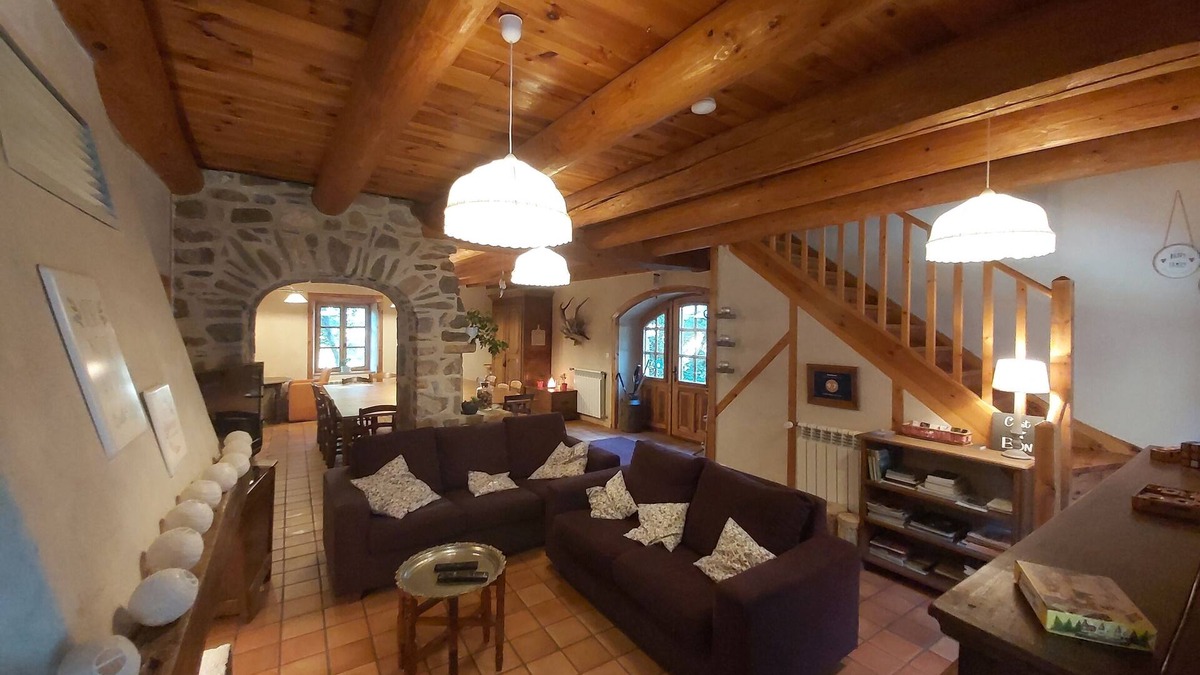 Leotoing House | Maison de Charme de 15 Pers. au Bord de la Rivière, Idéal Familles!