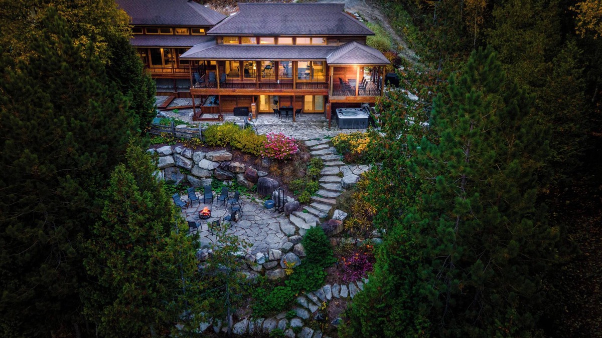 Saint Come Ski Chalet | Maison de luxe spacieuse au bord du Lac Clair, avec grande terrasse et plage.