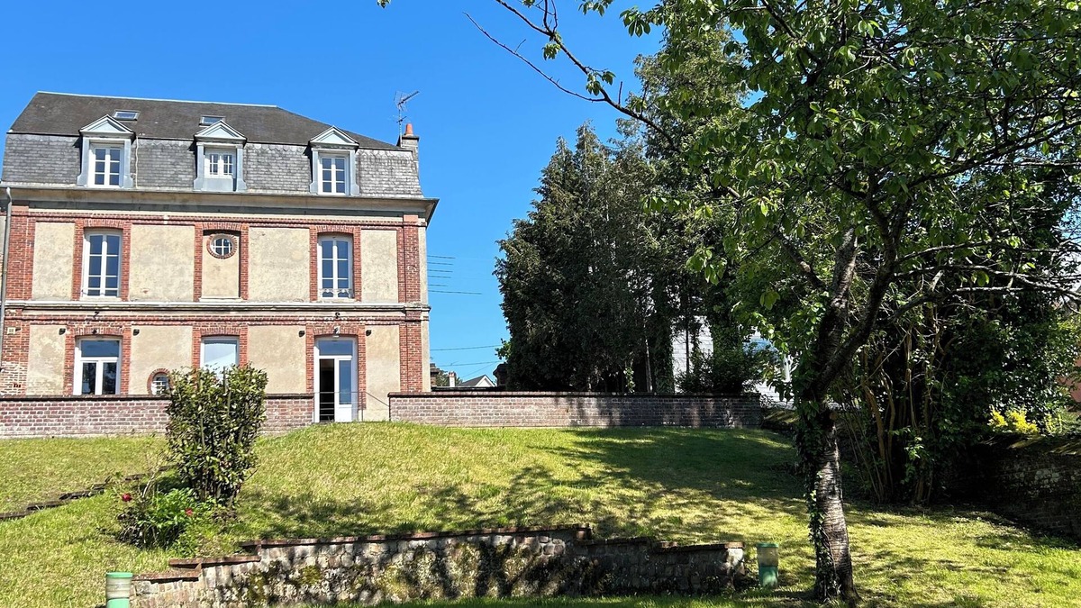 Lisieux House | Maison de Maître en Centre Ville Avec un Grand Jardin Ensoleillé !