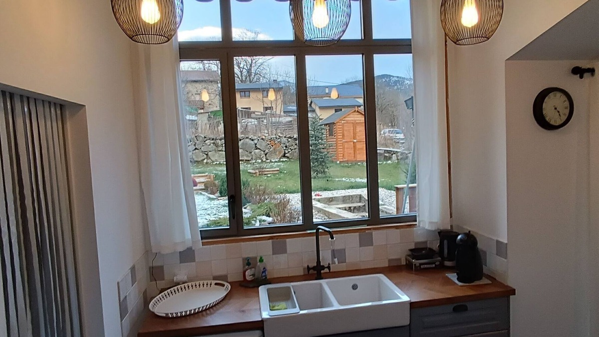 Formigueres House | Maison de Montagne Avec Jardin, Entièrement Rénovée, Plein Centre du Village