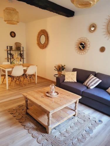 Viviers-les-Montagnes Apartment | Maison de village à la décoration bohème jusqu'à 6 personnes