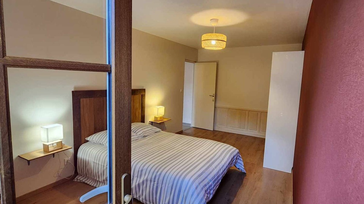 Ainay-le-Vieil House | Maison de Village Entièrement Rénovée