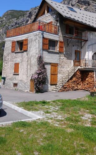 La Roche-de-Rame House | Maison de village