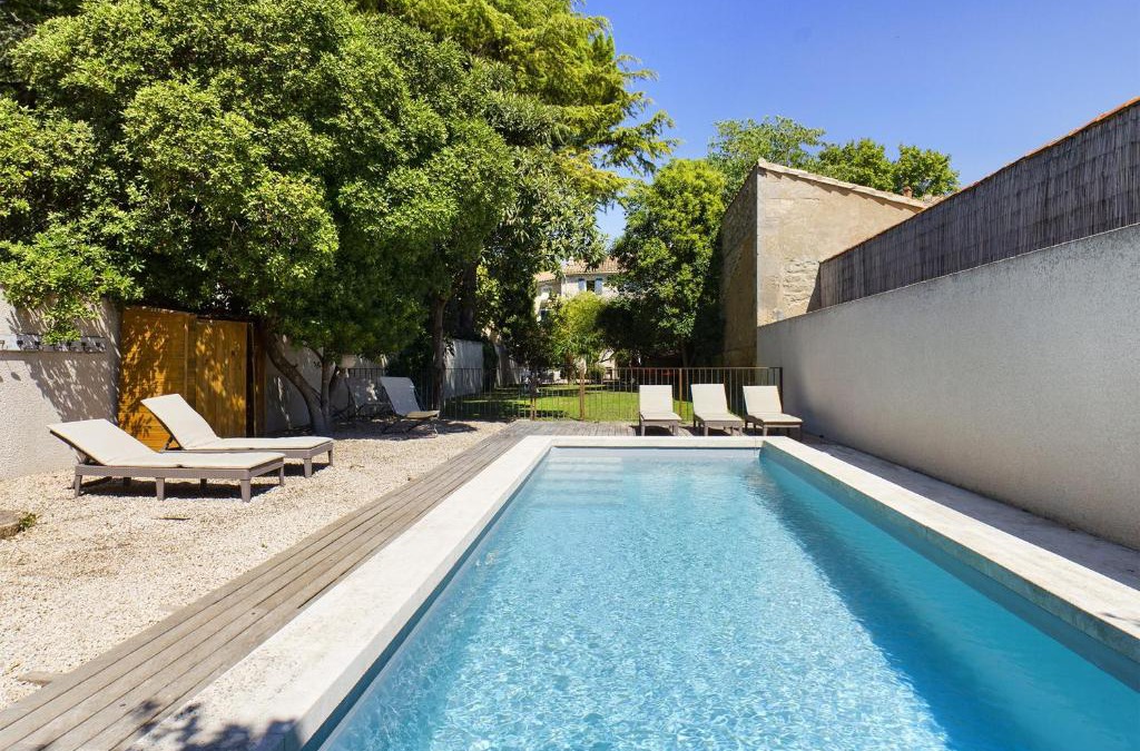 Mouries House | Maison de village à Mouriès avec piscine chauffée et jardin verdoyant, à 1 min des commerces - FR-1-599-69