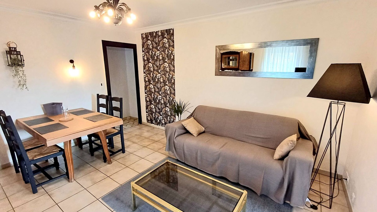 Grand Besancon House | Maison de Village Avec Jardin