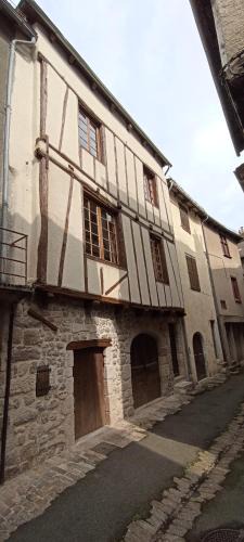 Entraygues-sur-Truyere House | Maison en Pierre et Colombage à Entraygues