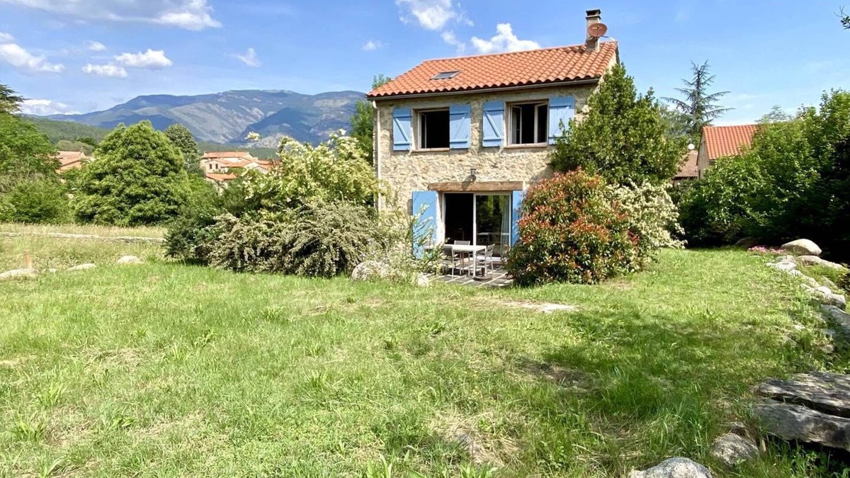 Fuilla House | Maison en Pierre 4 Faces, Esprit Chalet Avec Wifi et Jardin Privatif