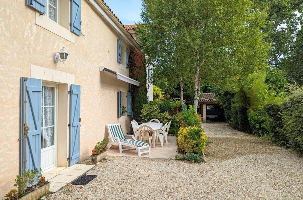 Saint-Genis-d'Hiersac House | Maison familiale avec jardin clos, accès rivière et Wi-Fi, proche verdure et activités en Charente - FR-1-653-117