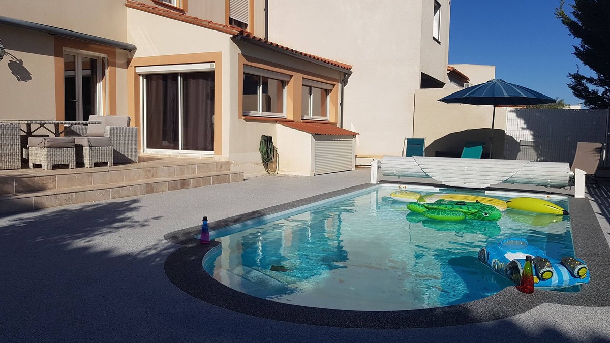 Pollestres House | Maison Familiale: Piscine/home Cinéma/jaccuzi à 20 mn des Plages!