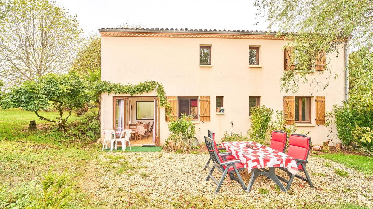 Saint-Laurent-la-Vallee House | Maison La Plaine – Comfortable Holiday Home with Terrace in the Heart of Périgord