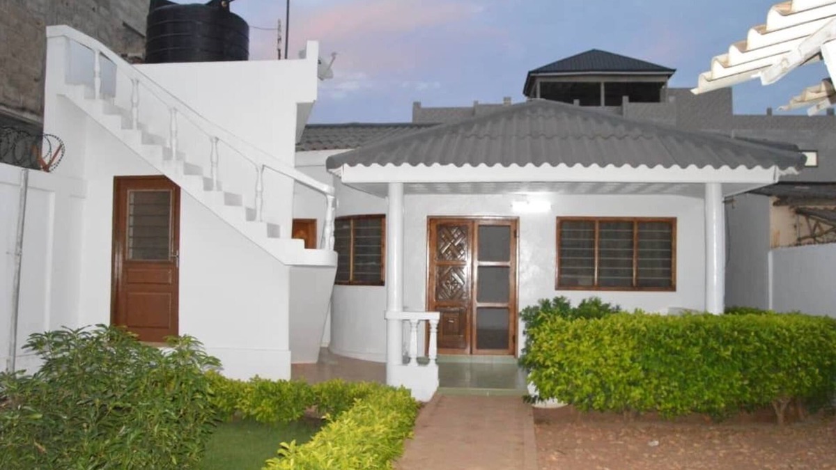 Lome House | Maison Gloryphil dans le secteur d'Amadahome, à 20 minute de l'aéroport de Lomé.