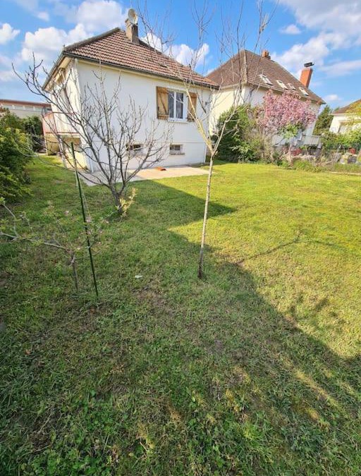 Briare House | Maison indépendante avec jardin proche Pont canal