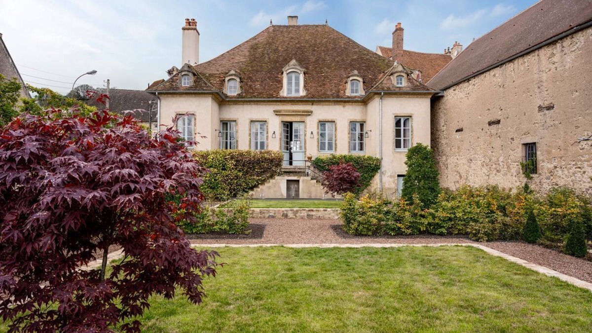 Saulieu Villa | Maison La Cote D’Or - Six Bedroom Villa, Sleeps 12