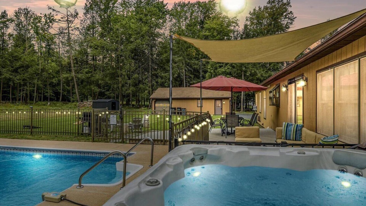 Liberty House | Maison Liberty in the Catskills w/heated pool, hot tub fire pit, games and more