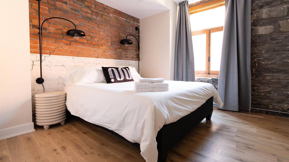Old Montreal Apartment | Maison Place Royale - Suite Luxe 2 chambres