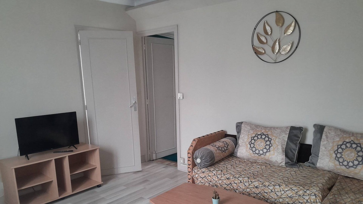 Tremblay-en-France House | Maison Plain Pied Jardin Parking Proche Toutes Commodités