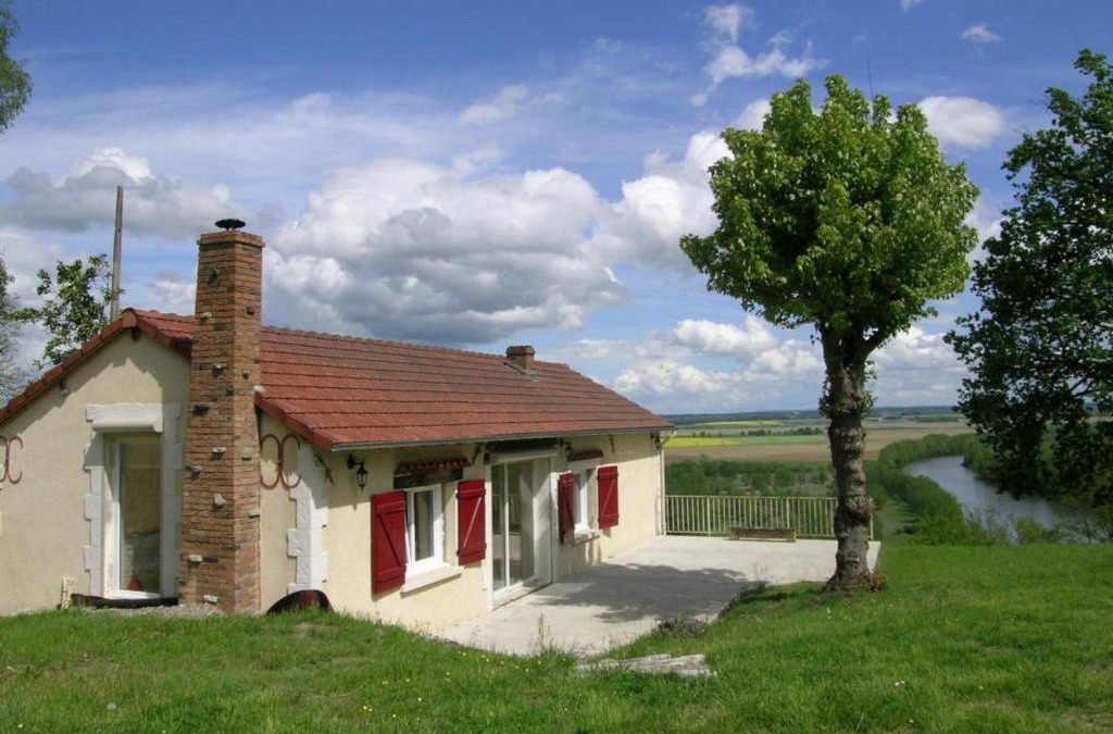 Monetay-sur-Allier House | Maison rénovée avec grand jardin, accès rivière, cheminée et tout confort à Monétay-sur-Allier - FR-1-489-110