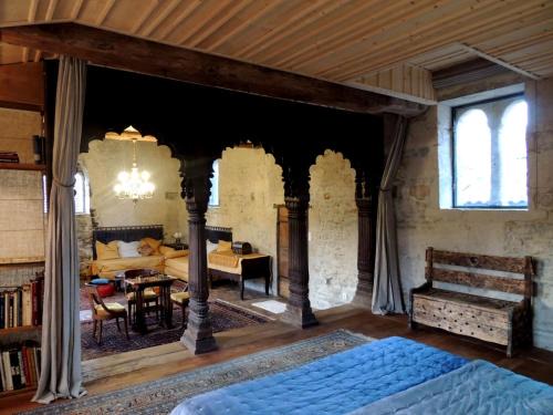 Cluny Bed & Breakfast | Maison Romane 1136