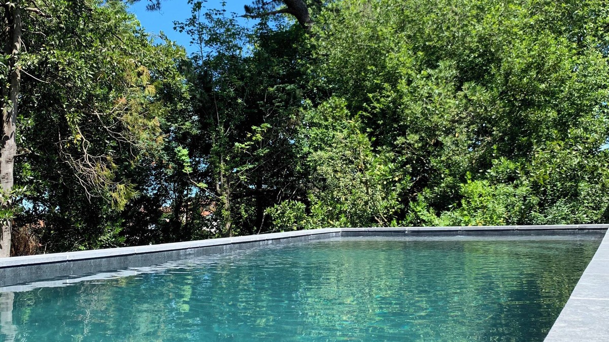 Saint-Jean-de-Luz Villa | Maison Spacieuse Avec Piscine Dans un Écrin de Verdure