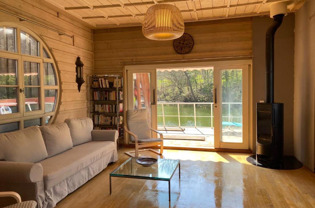Vigneux-sur-Seine Boat Rental | Maison sur l’eau - havre de paix au milieu des péniches (proche Paris)