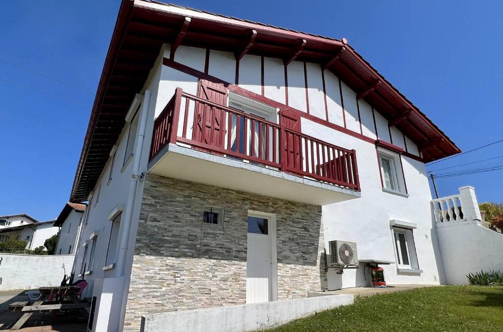 Ustaritz Apartment | Maison T3 à Ustaritz avec Terrasse et Parking - FR-1-495-7