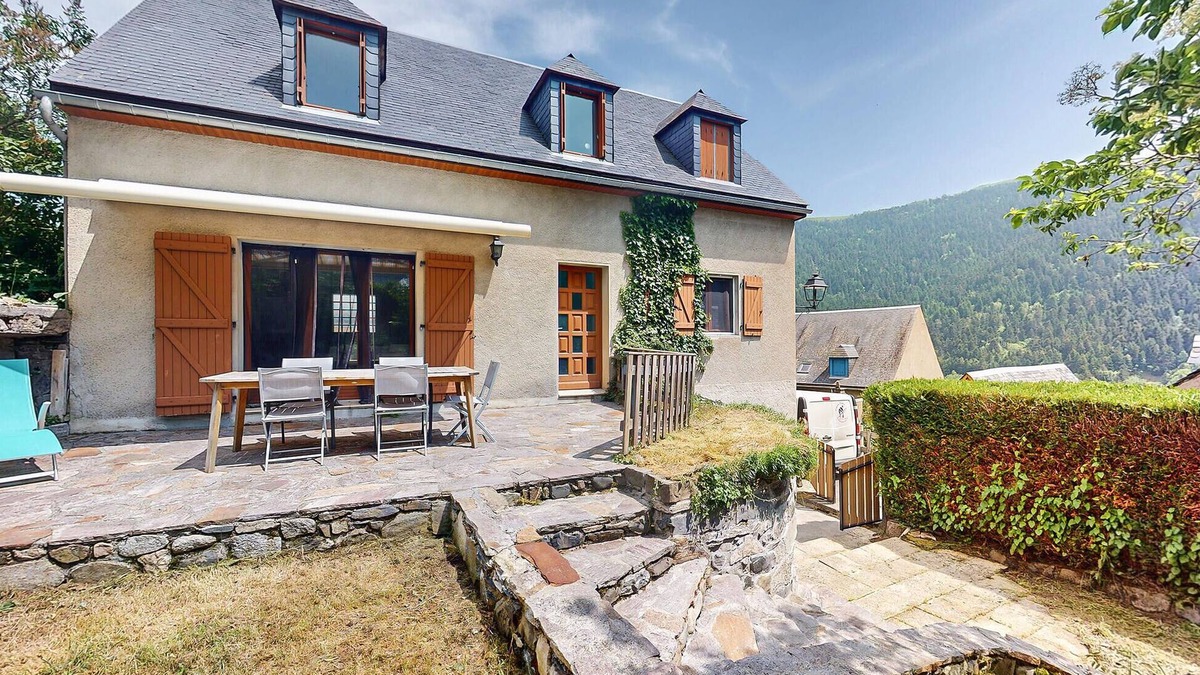 Aulon House | Maison vue sur les montagnes