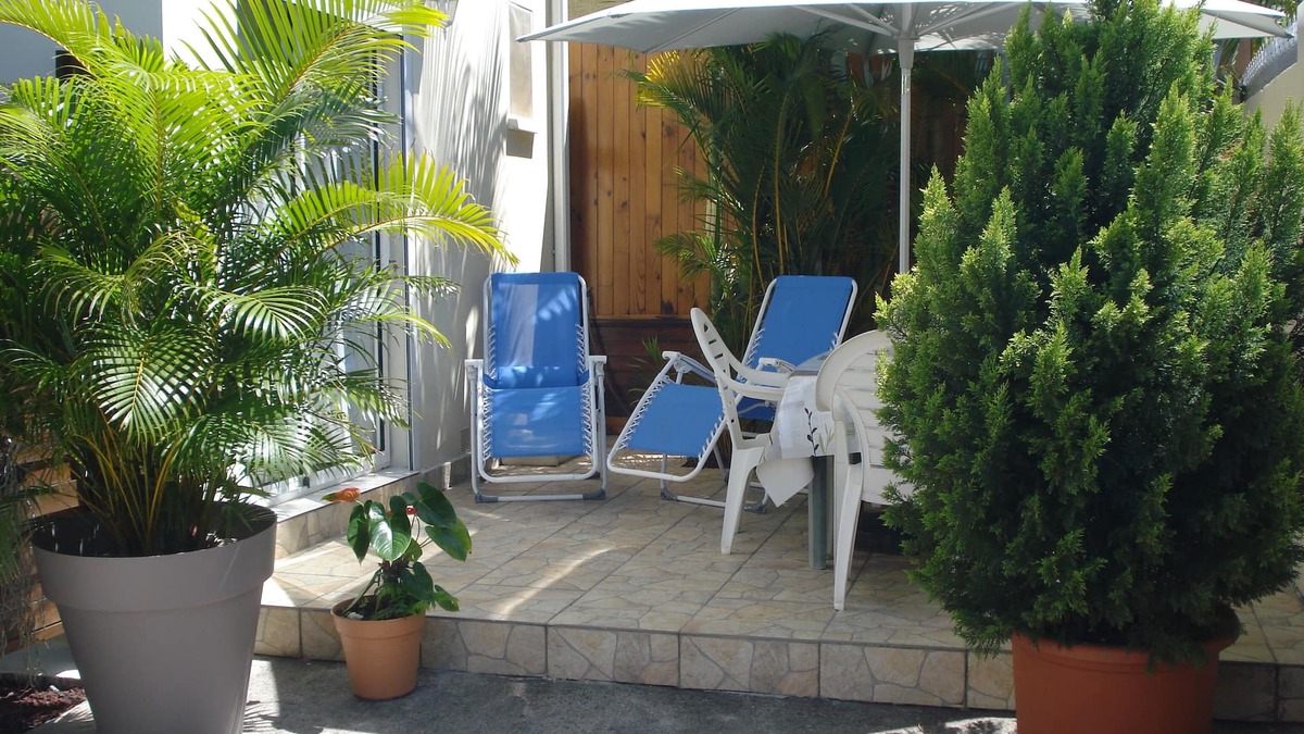 Saint-Pierre House | Maisonette with mezzanine, air conditioning, private closed parking, wifi internet, quiet.