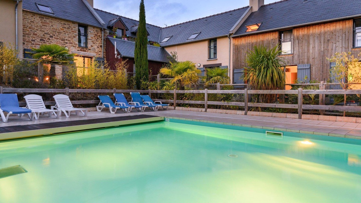 Cancale Condo | Maisonnette Duplex Près du Port!