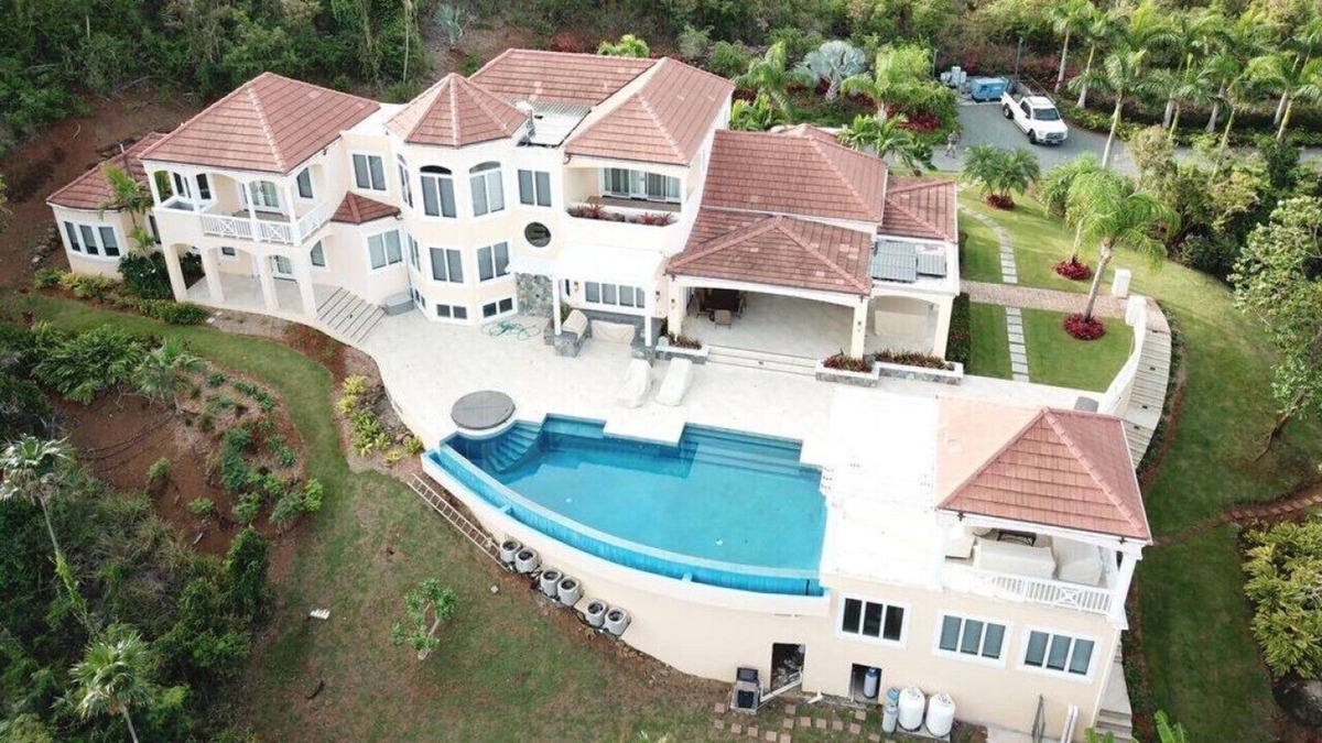 Estate Little Saint Thomas Villa | Majestic 5br with private gym and 2 beaches on property!
