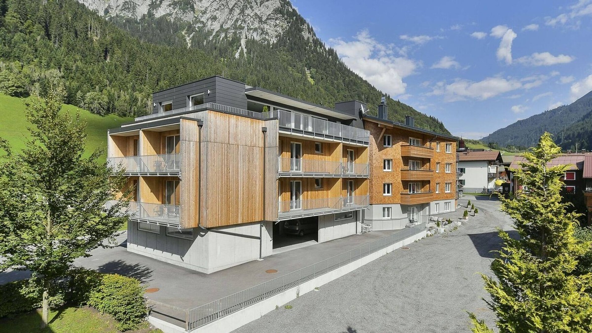 Klosterle Apartment | Majestic apartment in Klösterle with sauna on the Arlberg Met Terras