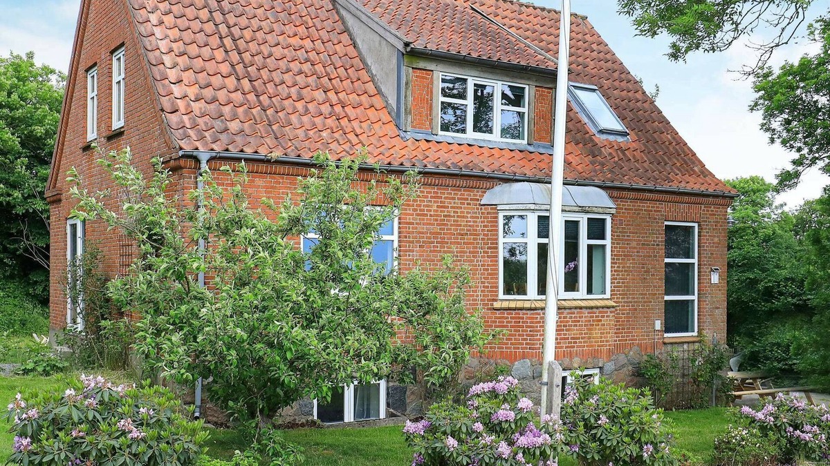 Roslev House | Majestic Holiday Home in Jutland with Garden