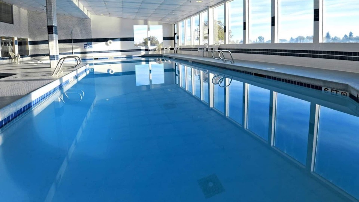 Idaho Falls Hotel | MAJESTIC IDAHO FALLS, 2 LOVELY UNITS! POOL, SPA, JACUZZI!