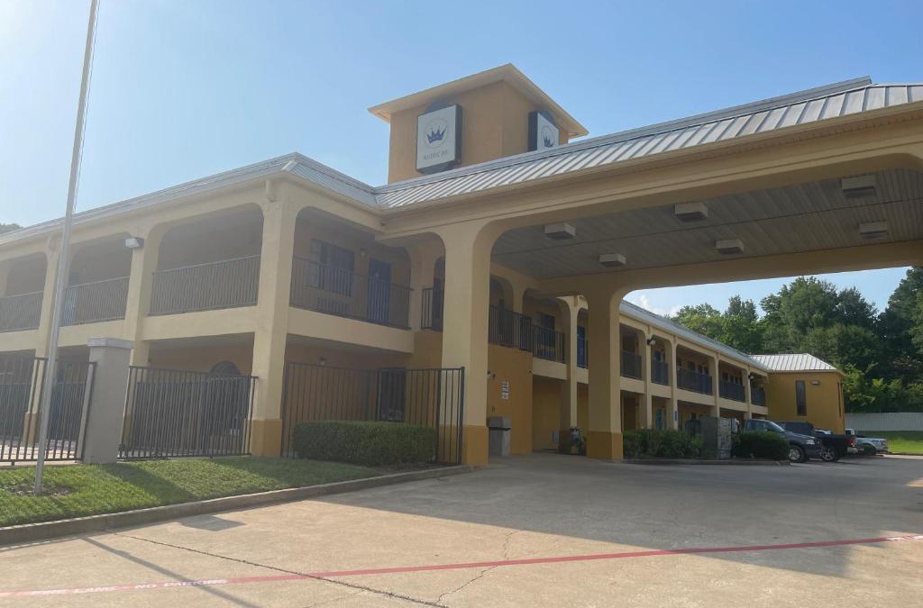 Longview Hotel | Majestic Inn