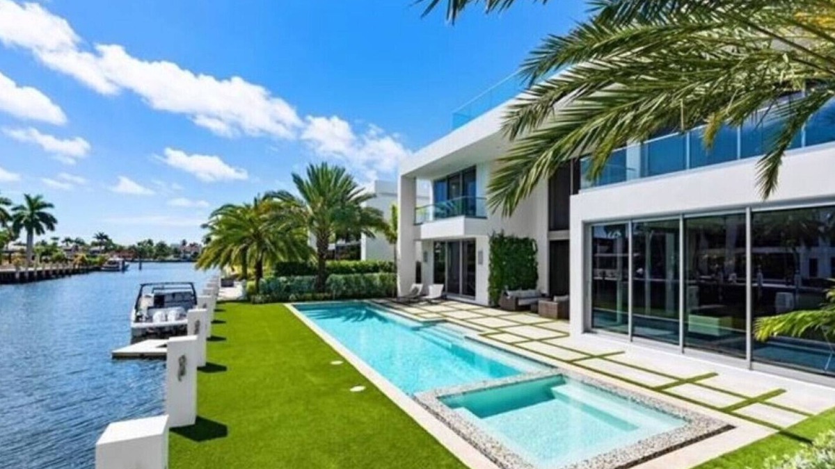 Bermuda Riviera House | Majestic Luxurious Waterfront Villa w/Private Theater