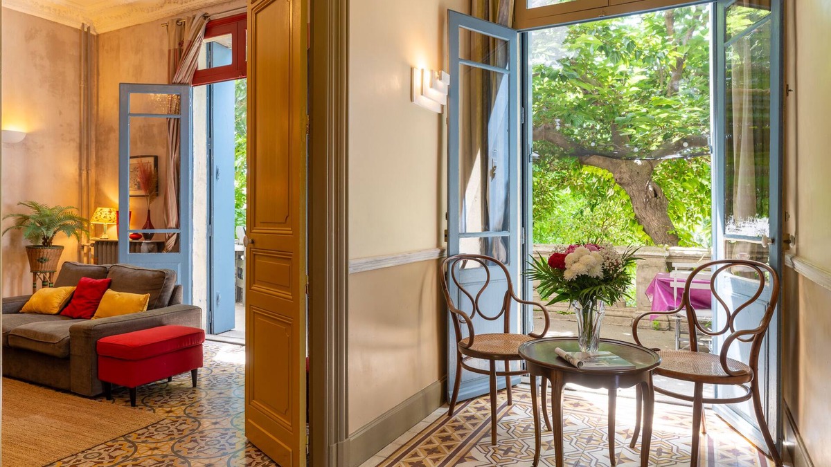 Capestang Villa | Majestic Master's House with Pool