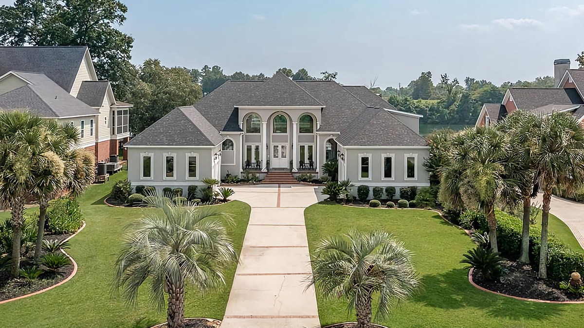 North Augusta House | Majestic Modern Masters Rental on the Savannah River