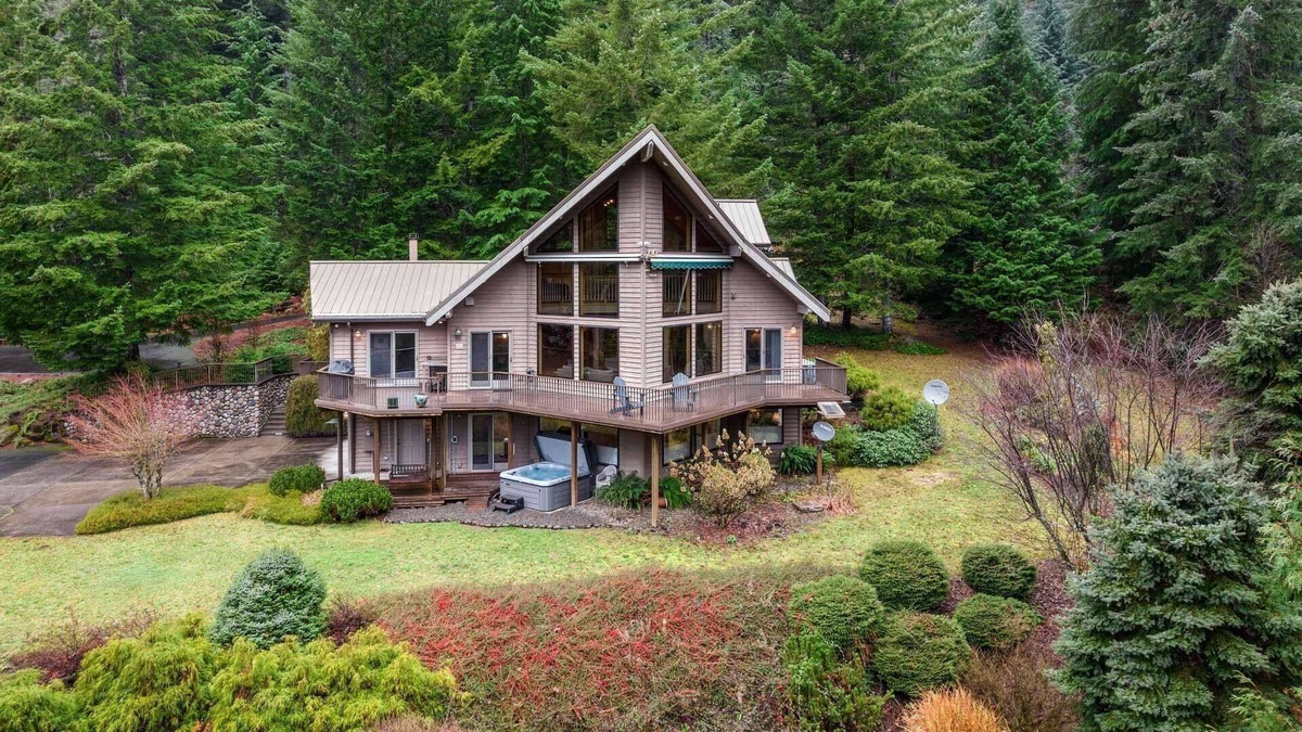 Rhododendron House | Majestic Mountain Retreat on 20 Acres, Gorgeous Views, Ponds, Hot Tub, Sauna, 15 Miles to Gov Camp