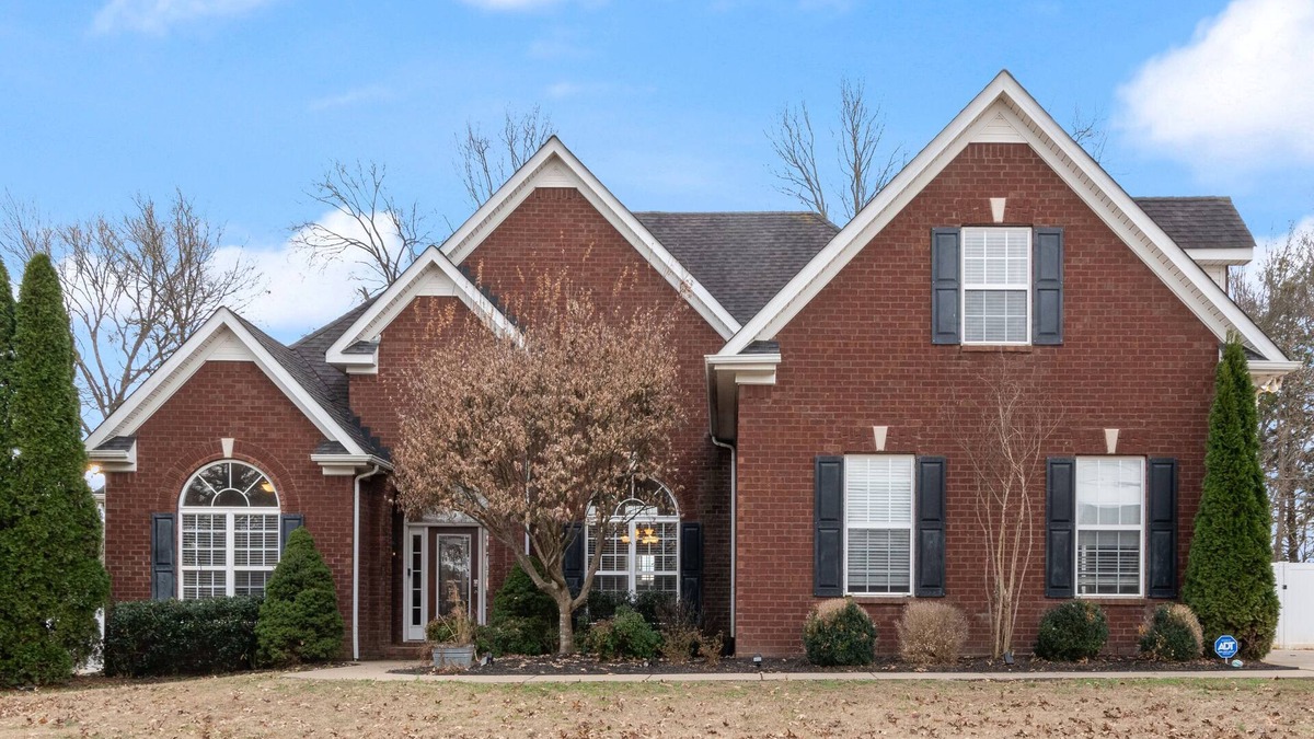 Murfreesboro House | Majestic Murfreesboro Manor | Pet Friendly!