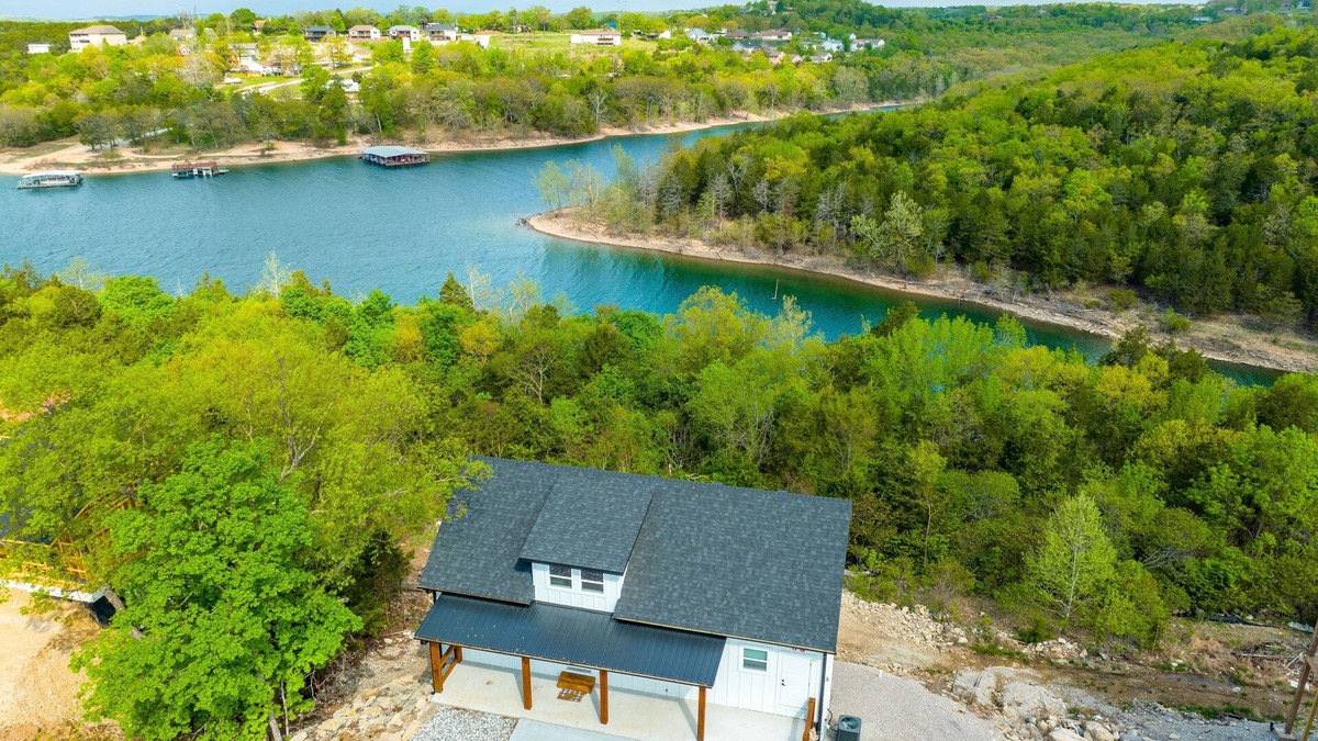 Table Rock House | Majestic On Tablerock 5 Bedroom Home by RedAwning