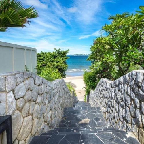 Pratumnak Hill Villa | Majestic pool villa