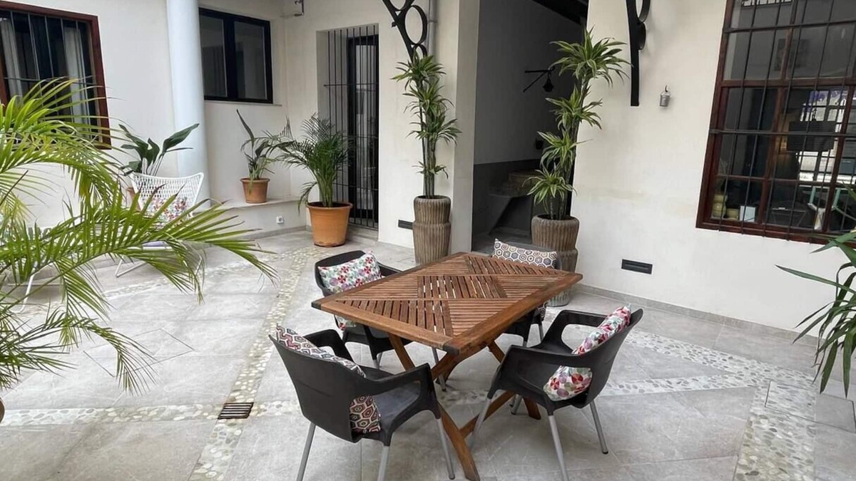 Old Town House | Majestic Urban Home & Garden