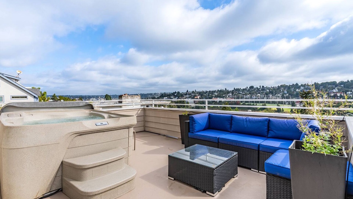 Seattle House | Majestic Views with a Hot Tub!