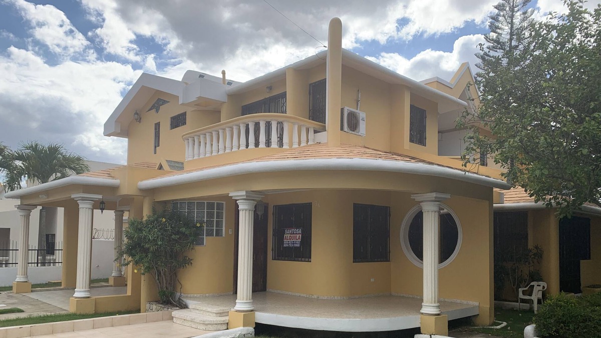 Llanos de Gurabo I House | Majestic Villa in the Heart of Santiago!