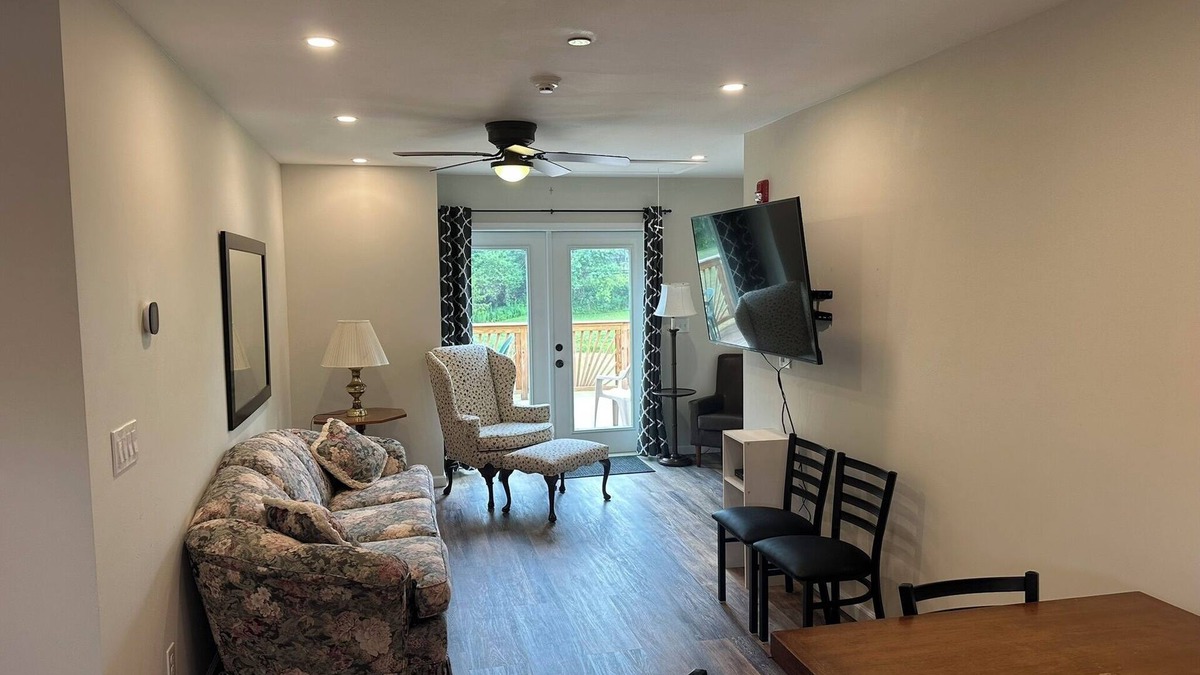 Fly Creek Hotel | Major League Motor Inn