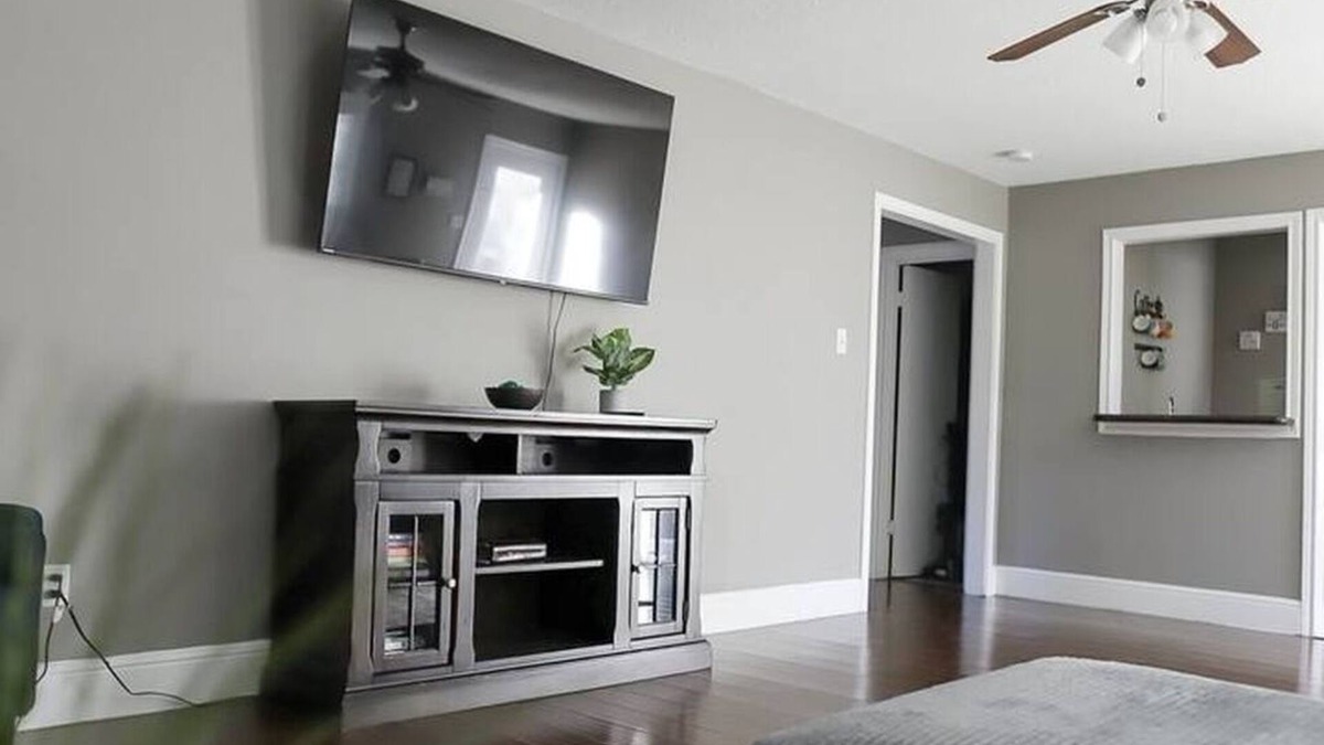 Houston House | Make Every Stay Special. Relax, and Enjoy the Difference 8 beds 2.5 RR