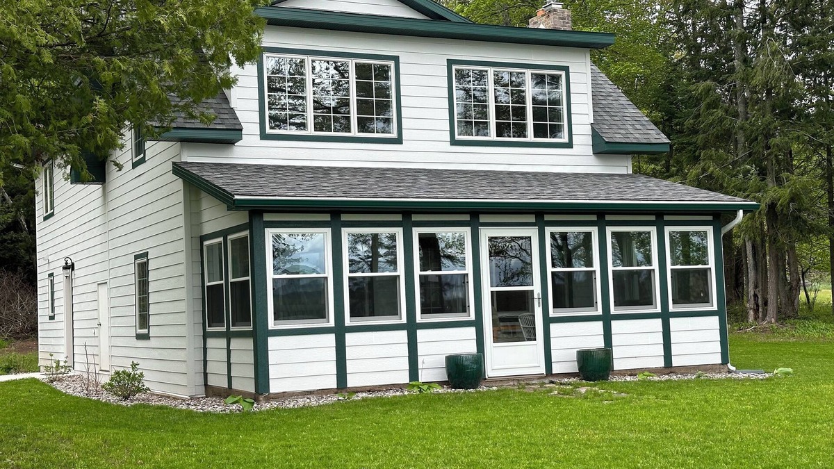 Au Train Cottage | Make Memories at this charming Cottage at AuTrain Lake! Near Pictured Rocks!