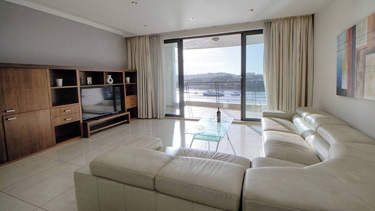 Sliema Apartment | Make your holiday worthwhile at this fabulous accommodation just a minute away from Sliema ferries