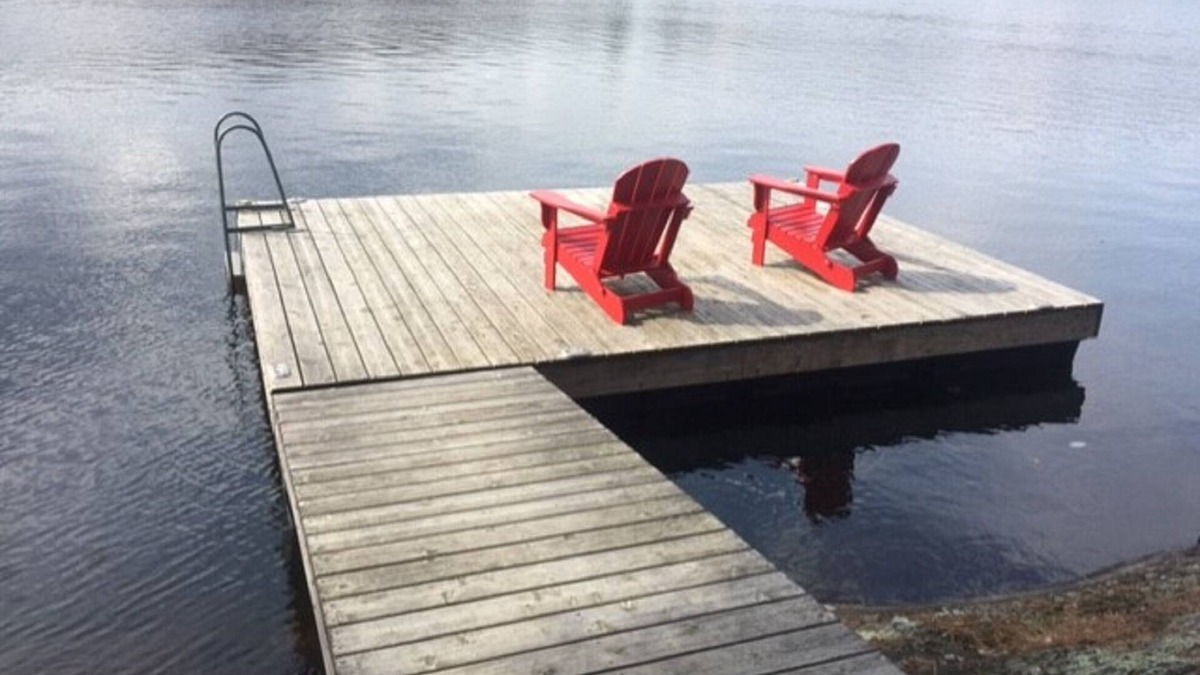 Minett Cottage | Make your Memories Waterfront Cottage